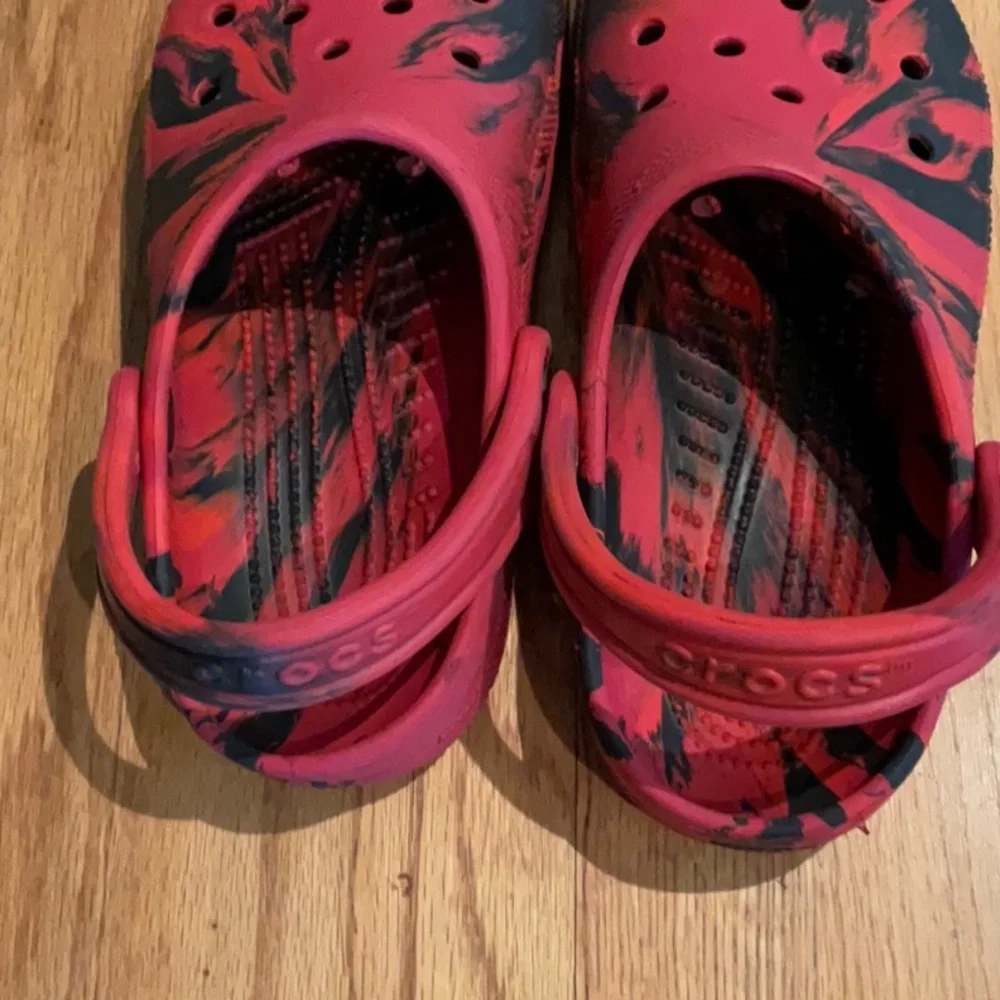 CROCS - Big Kids Red and Black J 6 Size - heel to toe 9.5”